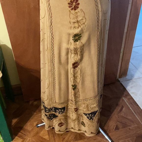 Gorgeous vintage long embroidered wraparound beige skirt made in India (mlb) - Picture 6 of 16